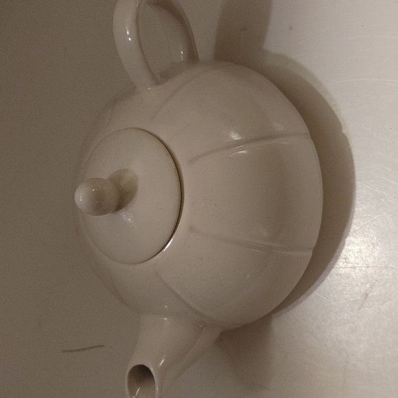 Fine Earthenware Tea Pot and Cup Set - Picture 4 of 7